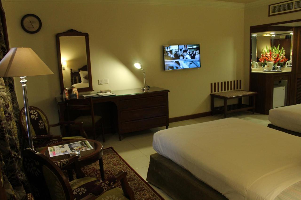 Regent Plaza Hotel & Convention Center Karachi Luaran gambar
