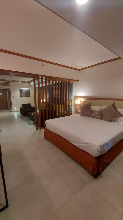 Regent Plaza Hotel & Convention Center Karachi Luaran gambar