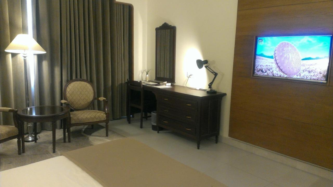 Regent Plaza Hotel & Convention Center Karachi Luaran gambar
